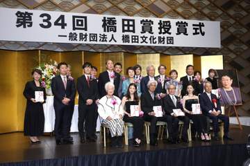「はなまるマーケット」元アナ斎藤哲也さん 最高135キロから現在78キロまで大減量の姿 授賞式で司会進行