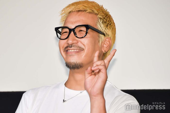 キックオフイベントに続き「吉野北人です」と挨拶したうえきやサトシ(C)モデルプレス