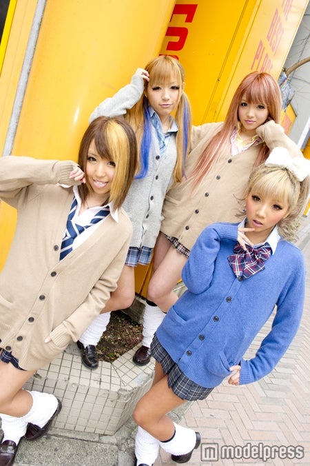 女子高生のための新雑誌創刊 制服 ルーズソックスのピチピチjk集結 モデルプレス