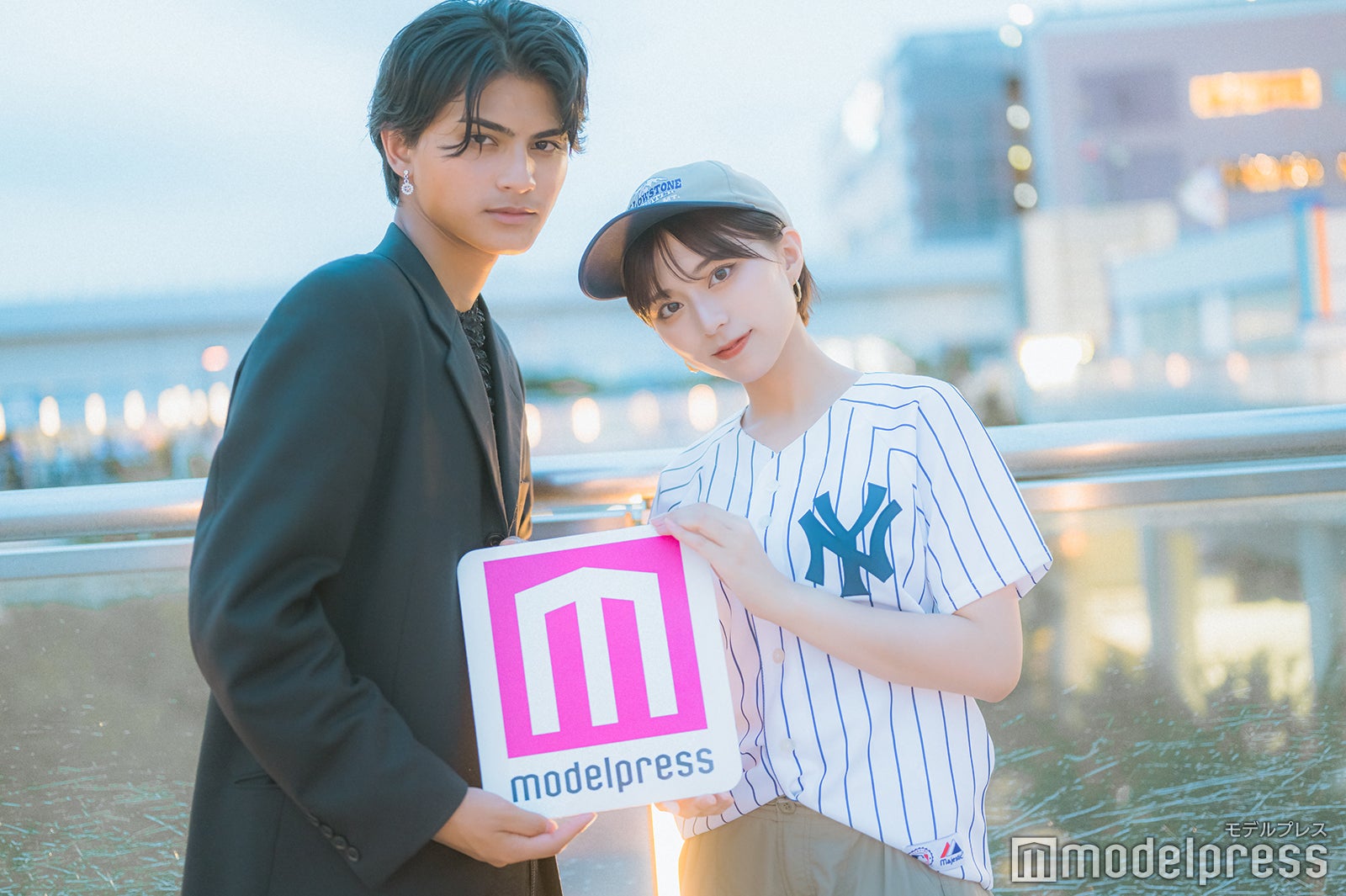 モデルプレス賞に輝いたレキムニャット アンさん、小西莉々栞さん（C）モデルプレス