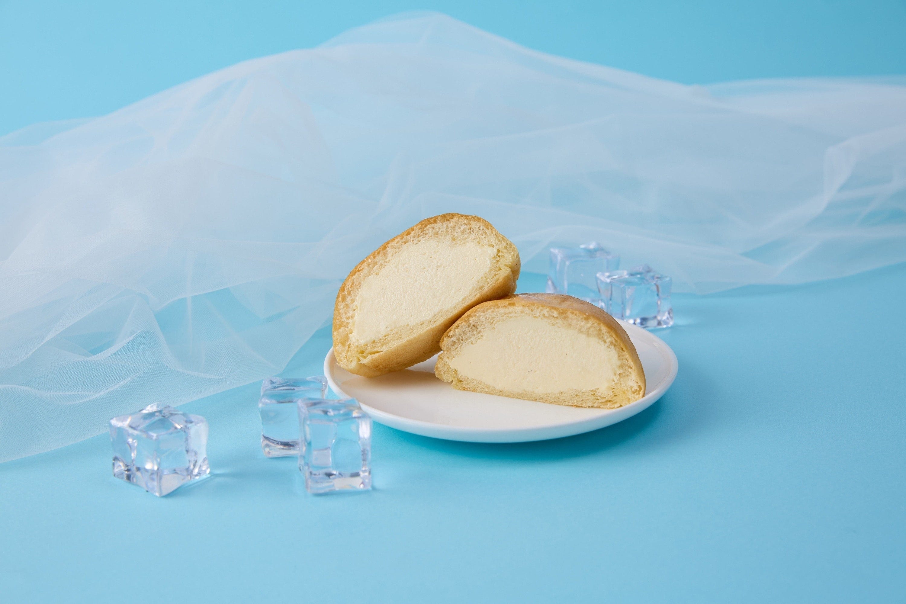 「クリームたっぷり!ふわもち冷やしクリームパン(カスタードホイップ)」(税込181円) ※現在は販売終了