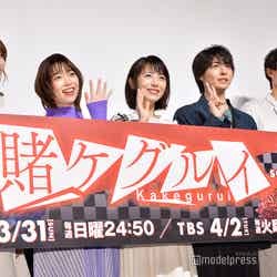 （左から）松村沙友理、森川葵、浜辺美波、高杉真宙、中川大志（C）モデルプレス