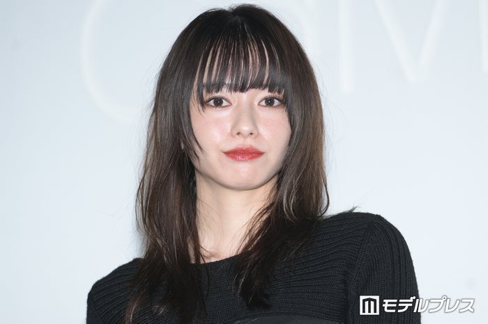 山本舞香、大胆へそ出しトップスで美ウエスト披露「可愛い」「オシャレ」と反響