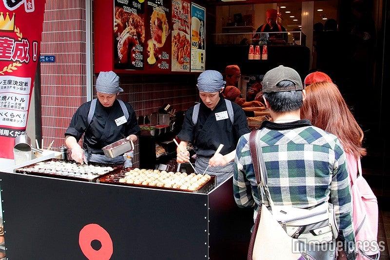 実演ライブステージ／画像提供：白ハト食品工業