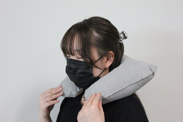 ダイソー　らくらくエアー枕（しっかりサポート）　使用例