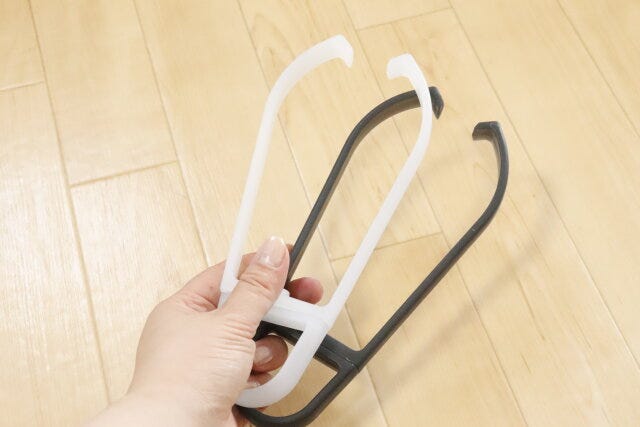 キャンドゥ　向きが変えられるハンガーキャッチ　使用例　カラー展開