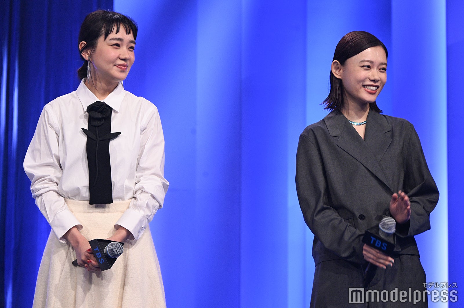 奈緒、杉咲花（C）モデルプレス