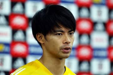 W杯 三笘薫の涙をぬぐう少女が話題 優しい天使 可愛すぎる 加工疑いも反響続々 モデルプレス