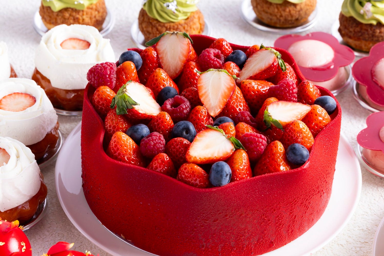 ヒルトン京都「ストロベリー ハーベストビュッフェ」初開催 スイーツ20種&京都産いちごを堪能