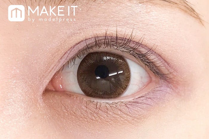 セザンヌ/エアリータッチシャドウ/05 スミレブラウン 使用 (C)メイクイット