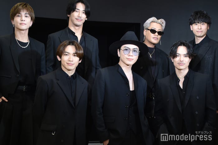 三代目 J SOUL BROTHERS(前列左から)NAOTO、OMI、今市隆二(後列左から)岩田剛典、小林直己、ELLY、山下健二郎(C)モデルプレス