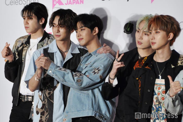 PENTAGON (C)モデルプレス