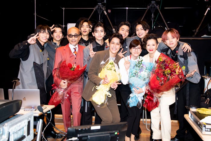 (後列)8LOOM(前列左から)竹中直人、宮野真守、内田有紀、夏木マリ(C)TBS