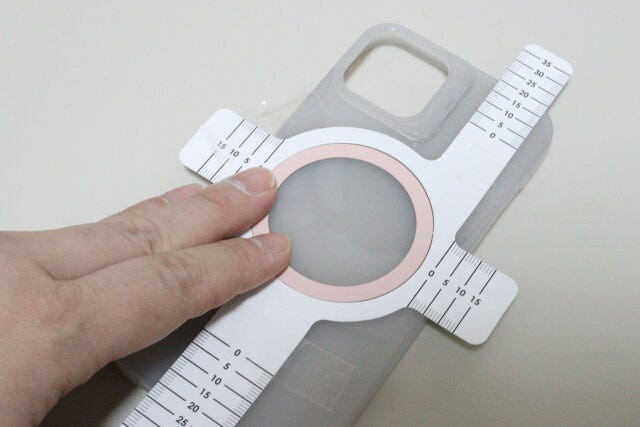 MagSafe対応ステッカー丸形ピンク　装着
