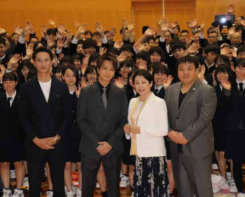 EXILE TAKAHIRO、入学式にサプライズ登場 生徒からの質問に回答<僕に、会いたかった>