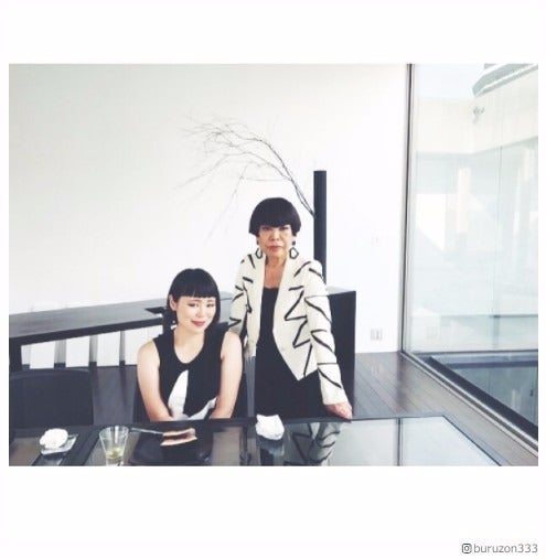 ブルゾンちえみ、“母”との2ショットに「絵になりすぎ！」「全く違和感ない」の声