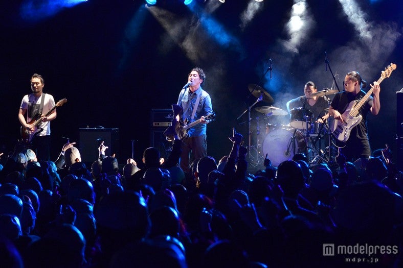 イベントでライブパフォーマンスを披露したTHE RiCECOOKERS