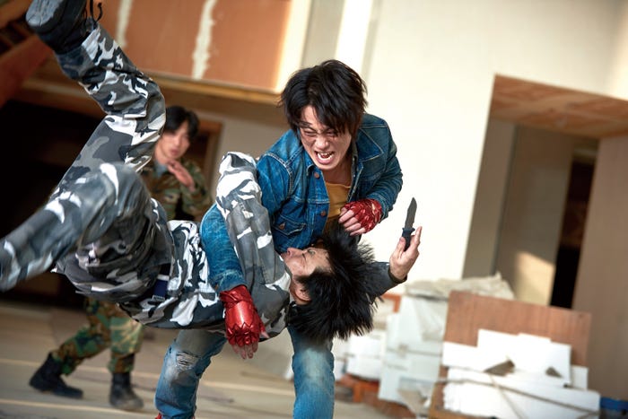 溝端淳平主演映画「破裏拳ポリマー」より(C)2017「破裏拳ポリマー」製作委員会