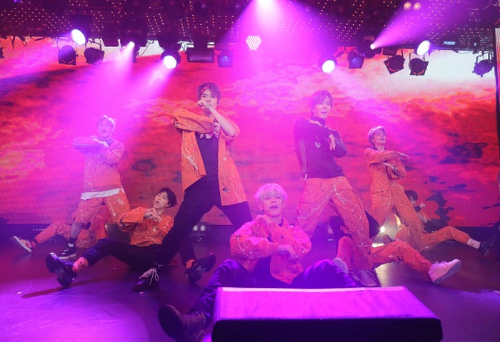 NCT 127(左から)マーク、ジョニー、ジェヒョン、テヨン、ユウタ、テイル(提供写真)