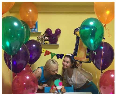 ぺこ&りゅうちぇる、息子・リンクくんが1歳 誕生日ディズニー写真に「これぞ理想の家族」の声