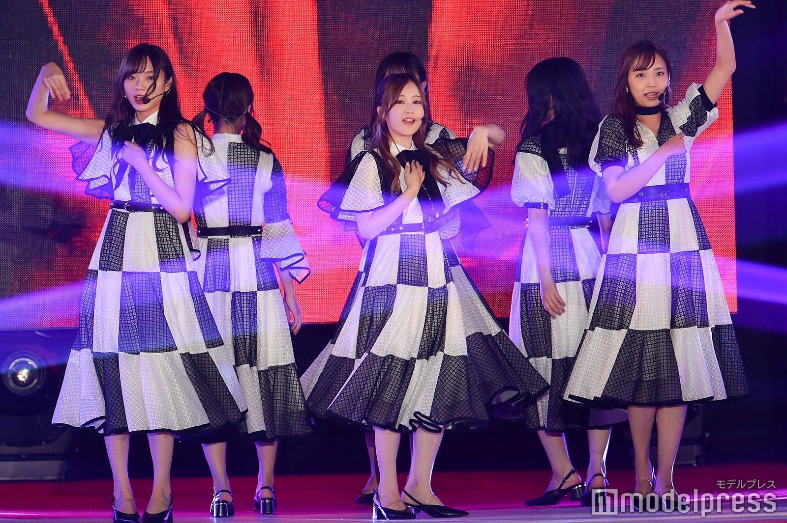 梅澤美波、星野みなみ、新内眞衣（C）モデルプレス