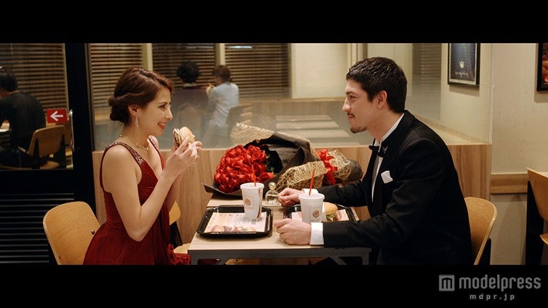 “直火焼パティ”香水で話題のバーガーキング、 衝撃作の秘密を解禁