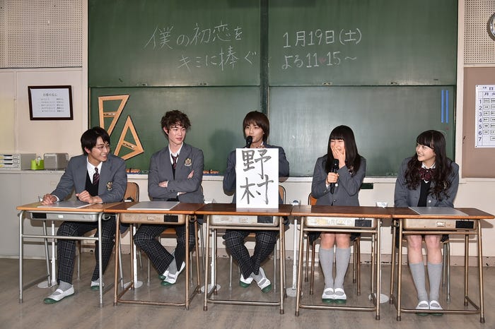 会見の様子 (C)テレビ朝日