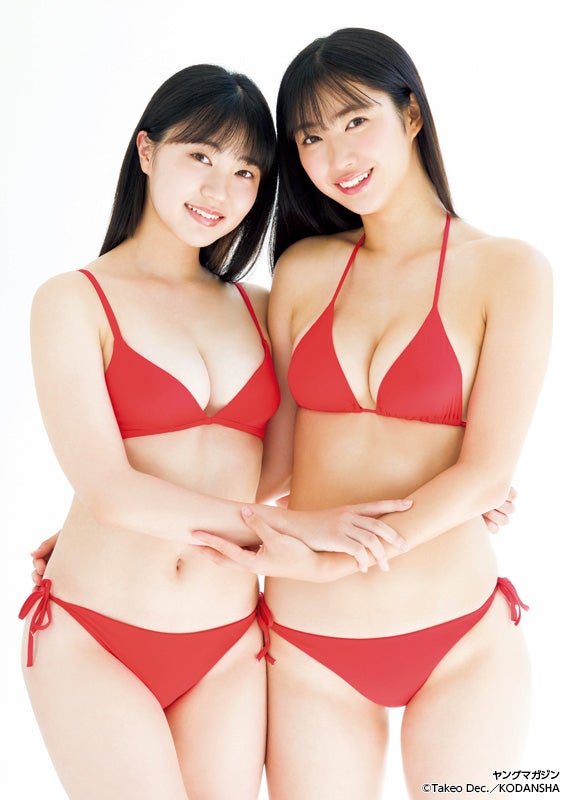 「ミスマガジン2022」瑚々＆咲田ゆな、ふっくらバスト際立つ赤ビキニ姿