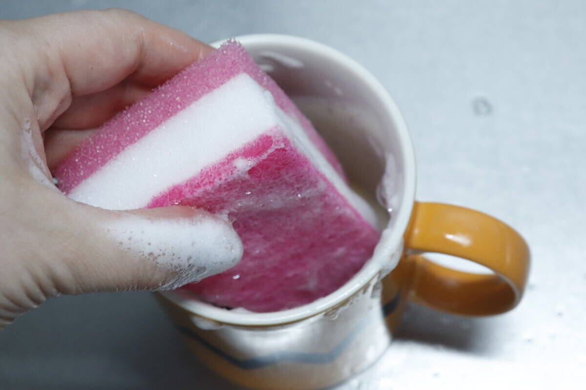 立つスリムキッチンスポンジ　使用例