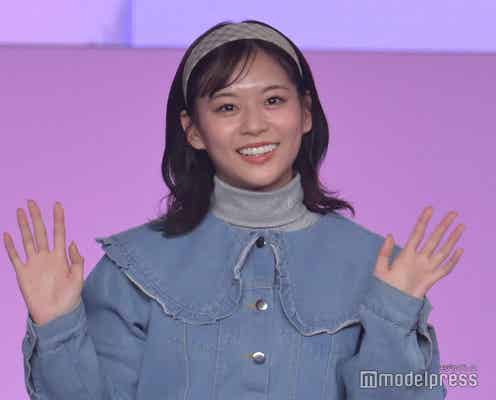 永瀬莉子、ミニ丈ボトムスで美脚披露<Seventeen 夏の学園祭2023>