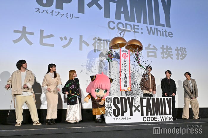 (左から)松田健一郎、早見沙織、種崎敦美、アーニャ、江口拓也、中村倫也、賀来賢人(C)モデルプレス