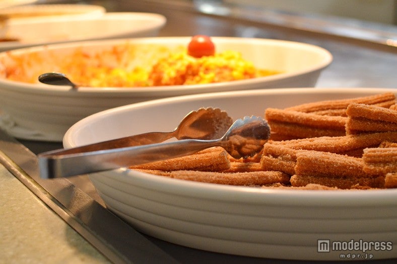 ブッフェ形式で楽しめる／「クリスタルパレス・レストラン」