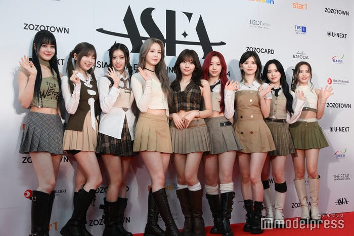 NiziU/(左から)ニナ、ミイヒ、リマ、アヤカ、マユカ、マヤ、リク、リオ、マコ(C)モデルプレス