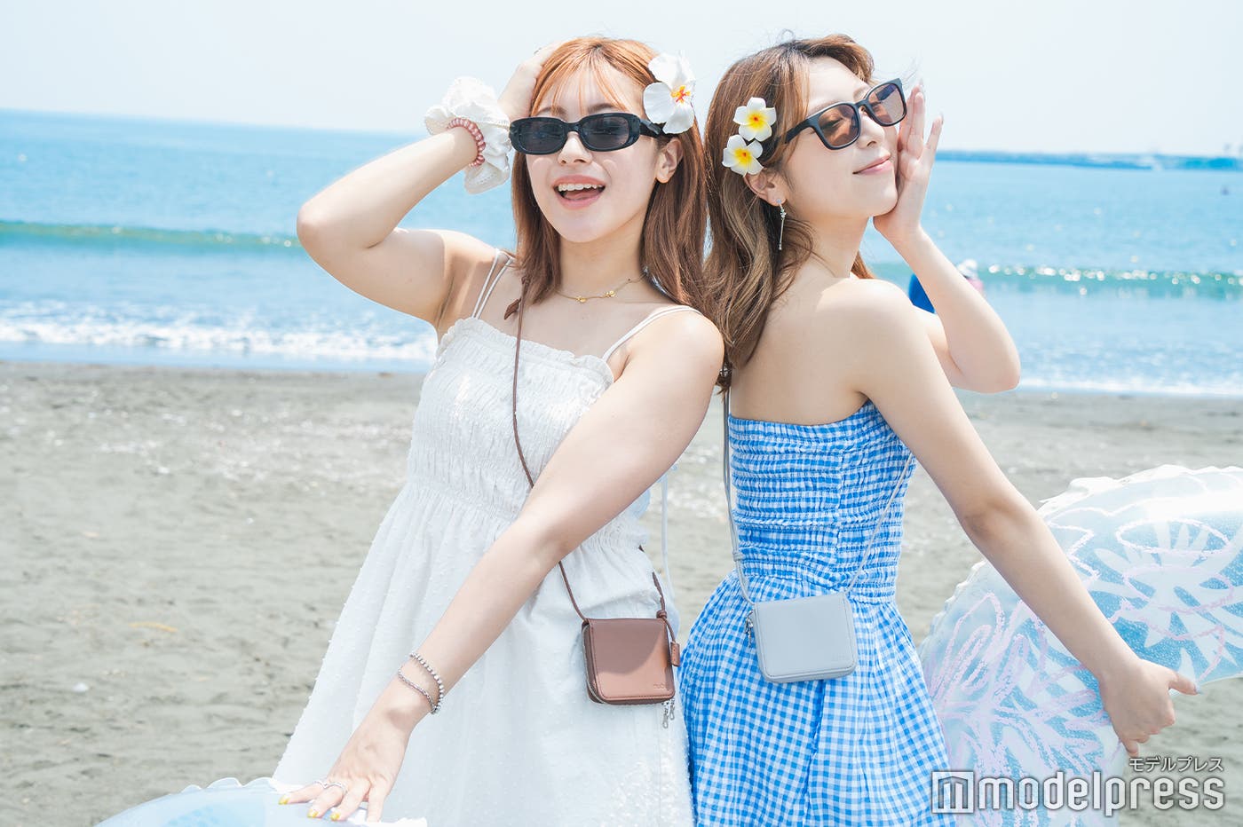 (左から)MIKAさん、AREiさん(C)モデルプレス