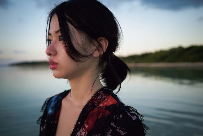 山本舞香写真集「サニー/ムーン」 鈴木心(撮影)講談社