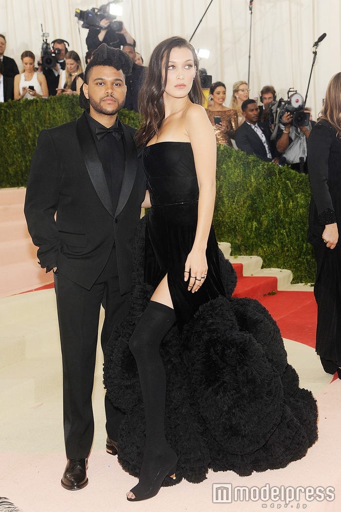 「MET GALA 2016」で2ショットを披露したザ・ウィークエンド、ベラ・ハディッド/photo:Getty Images