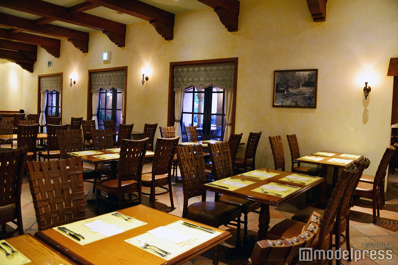 （C）モデルプレス