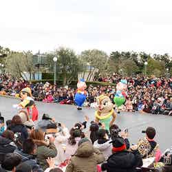 東京ディズニーランド「ニューイヤーズ・グリーティング」／ピノキオ、三匹の子ぶた、クラリスも登場