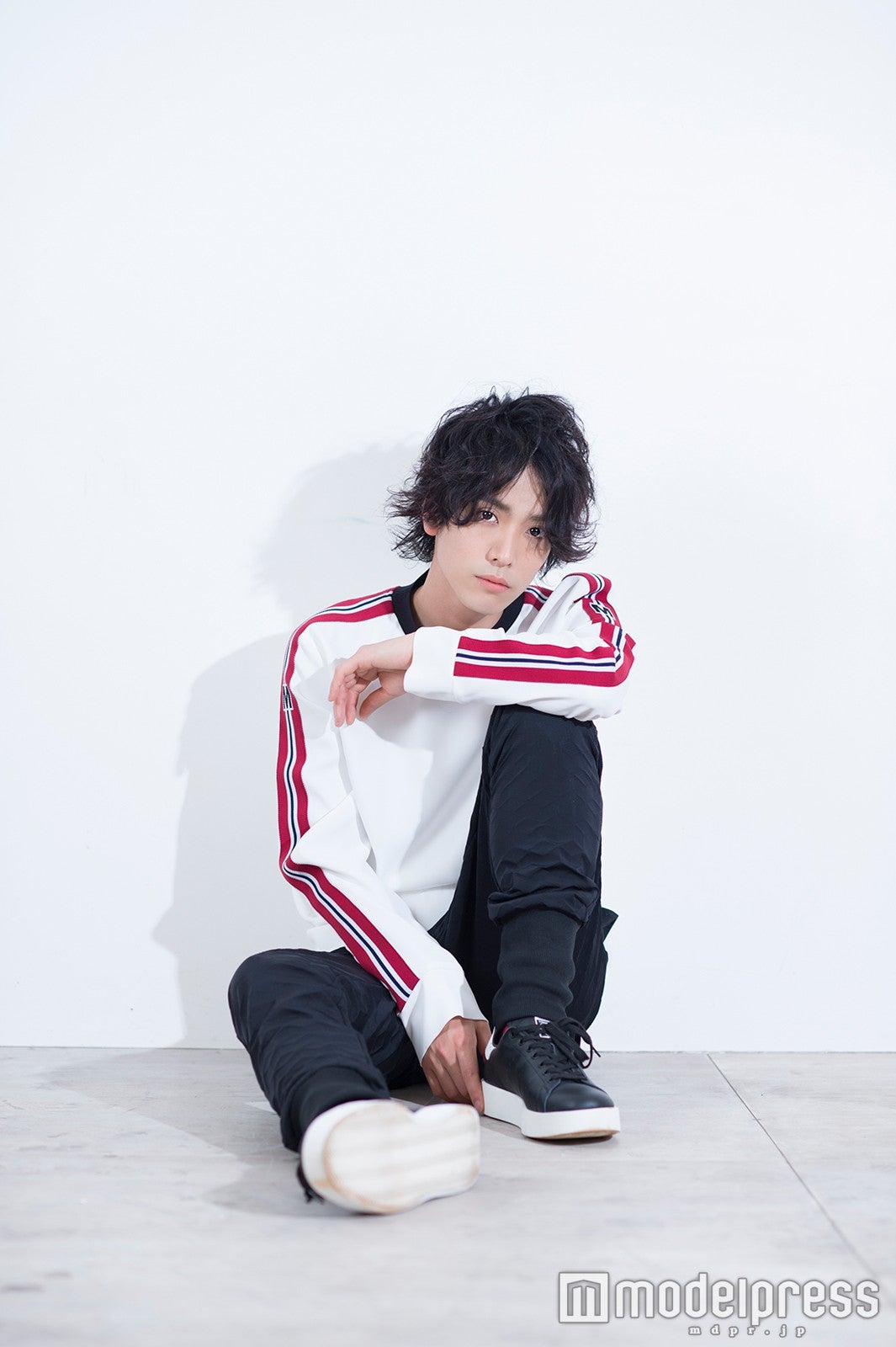 黒羽麻璃央（C）モデルプレス