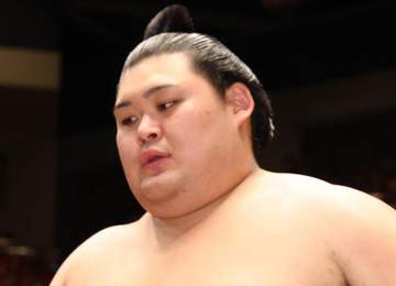 横綱大の里が痛恨黒星 霧島に苦杯で2敗後退 3敗死守の大関安青錦、朝乃山が1差接近 関脇藤ノ川は美ノ海に敗れV遠のく4敗目