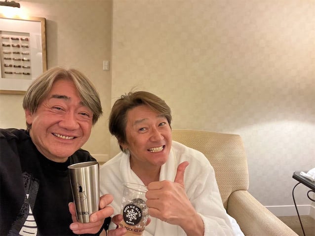 近藤真彦、たのきんトリオ盟友との部屋飲みショット公開「いつまでも仲良し最高ですね」