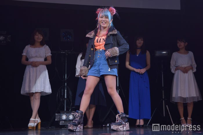 “まーちりん”こと三代麻莉恵(C)モデルプレス