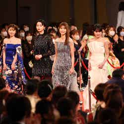 （左から）小野花梨、菊池日菜子、生見愛瑠、福本莉子（写真提供：東京写真記者協会）