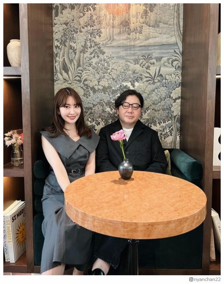 小嶋陽菜、“AKB48卒業以来”秋元康氏との2ショット公開に反響「エモい」「素敵」