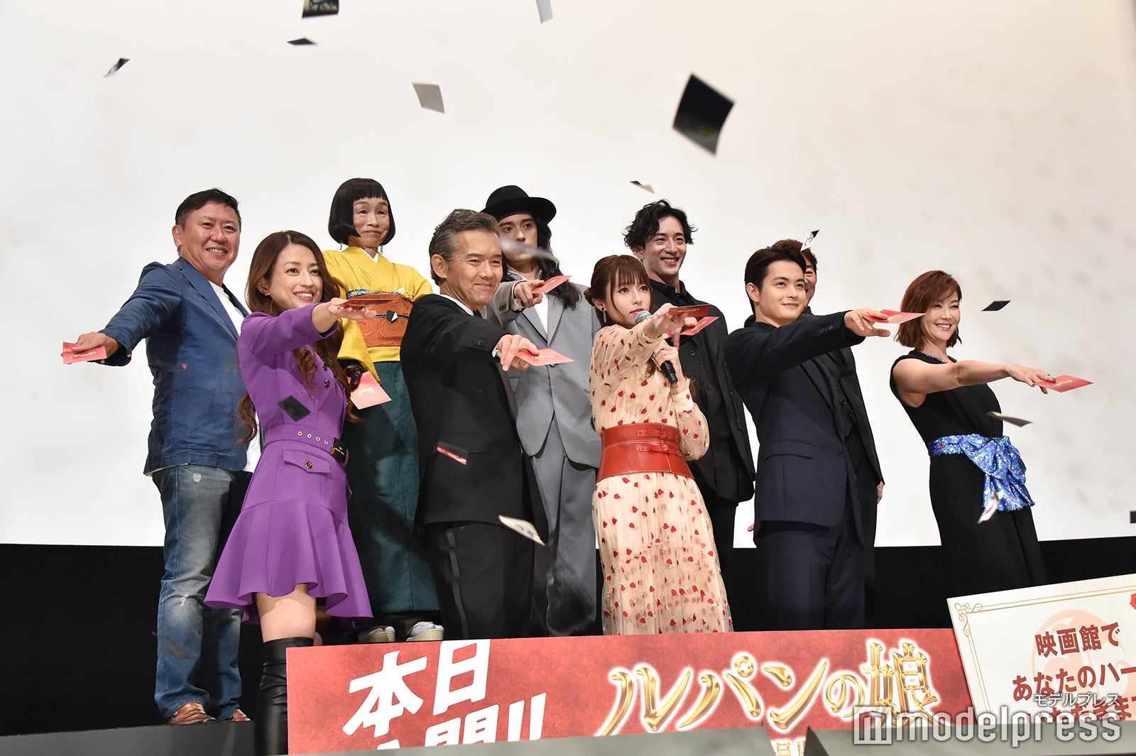 （前列左より）小沢真珠、渡部篤郎、深田恭子、瀬戸康史、観月ありさ（後列左より）武内英樹監督、どんぐり、栗原類、大貫勇輔、市村正親 （C）モデルプレス