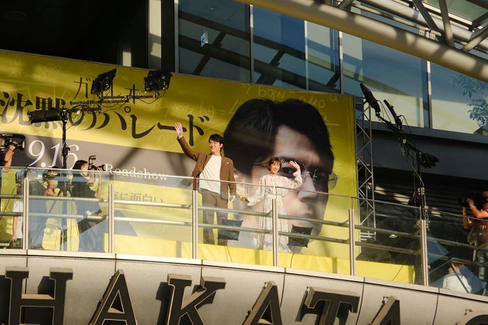福山雅治、柴咲コウ(C)2022「沈黙のパレード」製作委員会