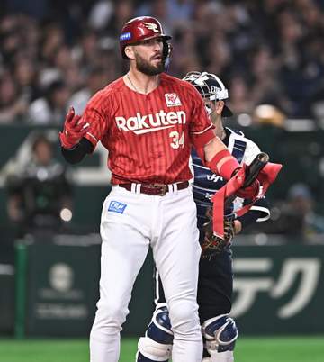 楽天 マッカスカーが審判への侮辱行為で退場 ハーフスイングでの三振判定に激怒 球場騒然 吉井監督も確認求める