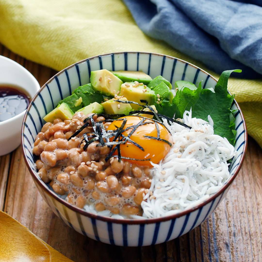 簡単ランチに!アボカド納豆しらす丼