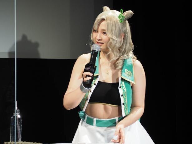 鈴木咲 キュートな 腹出し コスプレ姿で美スタイル披露 モデルプレス