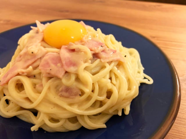 カルボナーラ完成品（黄身乗せ）
